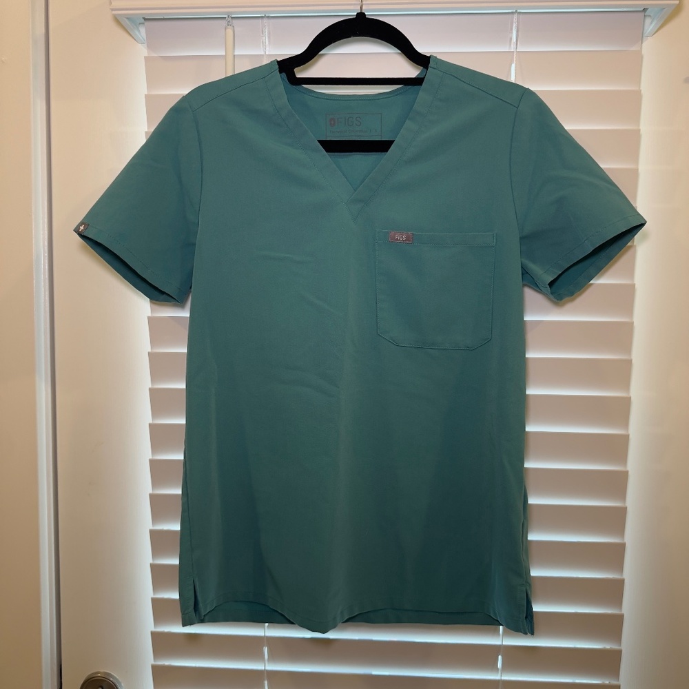 FIGS Catarina™ One-Pocket Scrub Top – Cactus